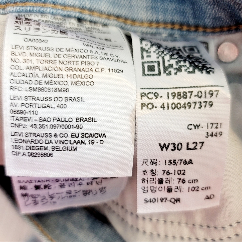 Levi's Boyfriend Jeans in Slate Era Light Indigo - Picture 9 of 14